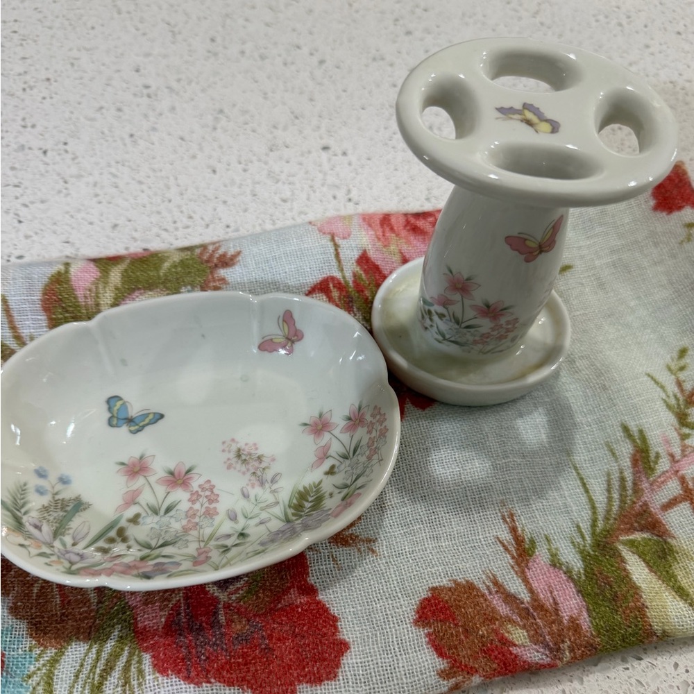 Shibata Japan 3 Piece Bathroom Set: Soap Dish, Toothbrush Holder, Curated Towel